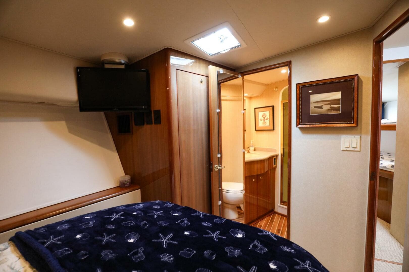 2005 Viking 48 Convertible — photo 17