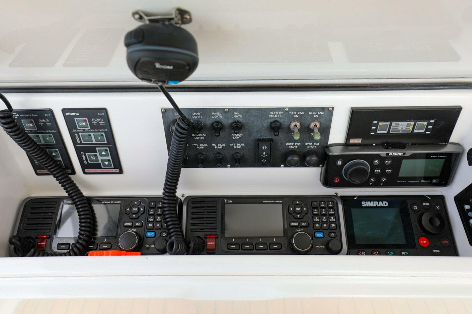 2005 Viking 48 Convertible — photo 48