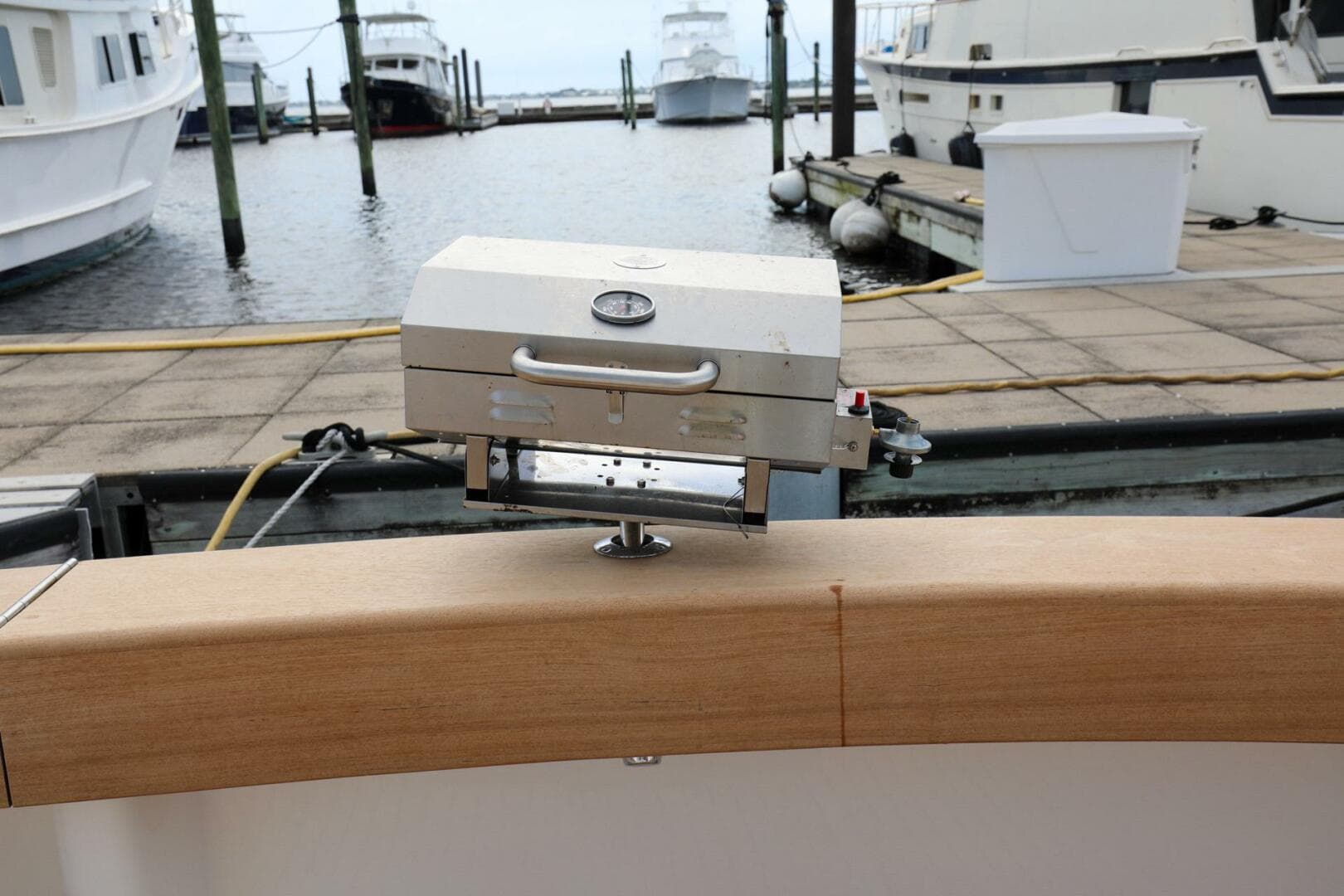 2005 Viking 48 Convertible — photo 37