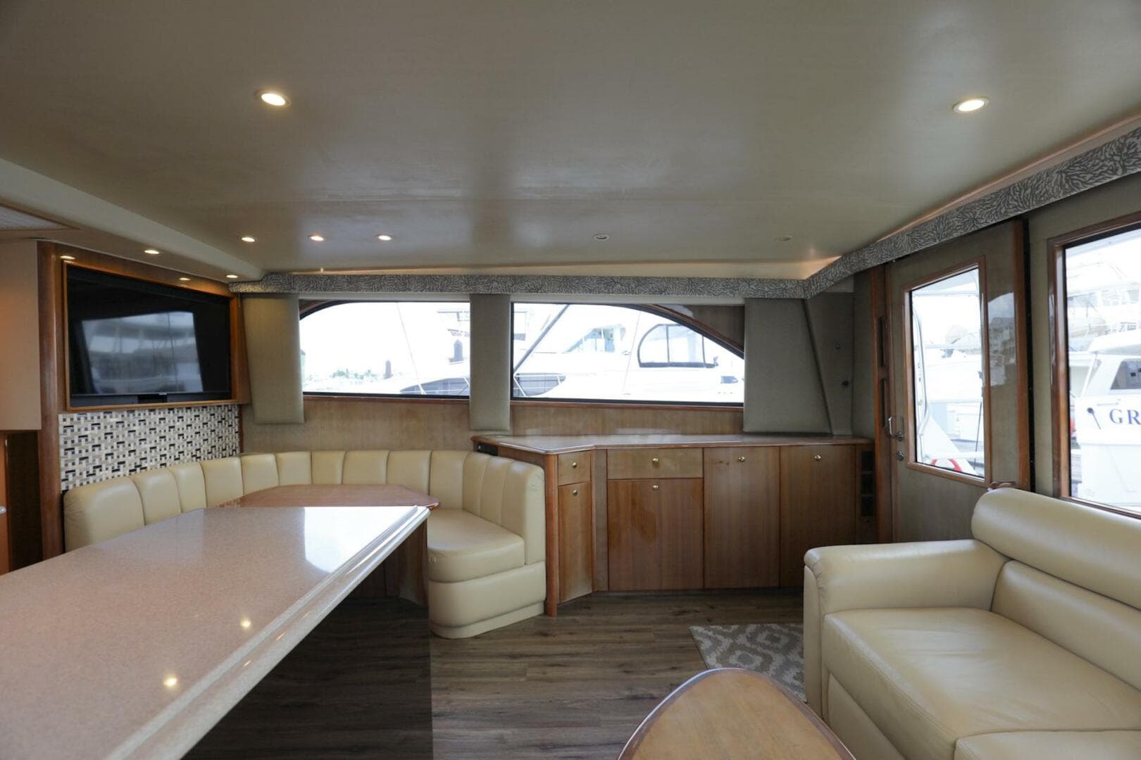 2005 Viking 48 Convertible — photo 12
