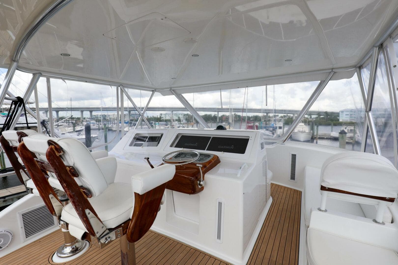 2005 Viking 48 Convertible — photo 39