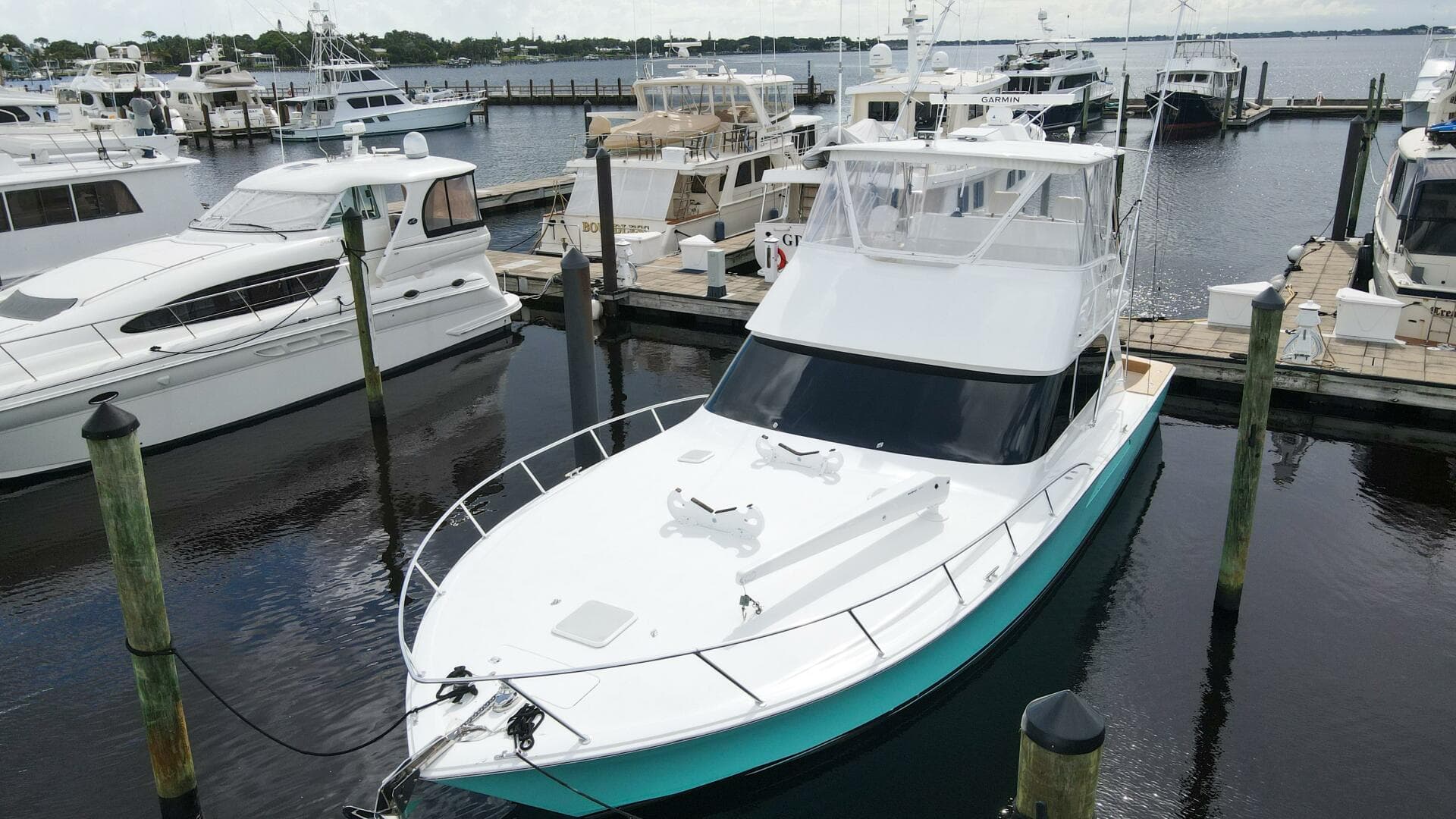 2005 Viking 48 Convertible — photo 3