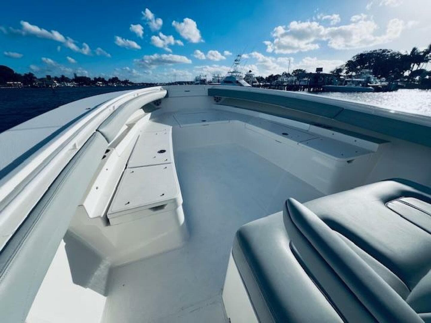 2021 Regulator 34 — photo 27