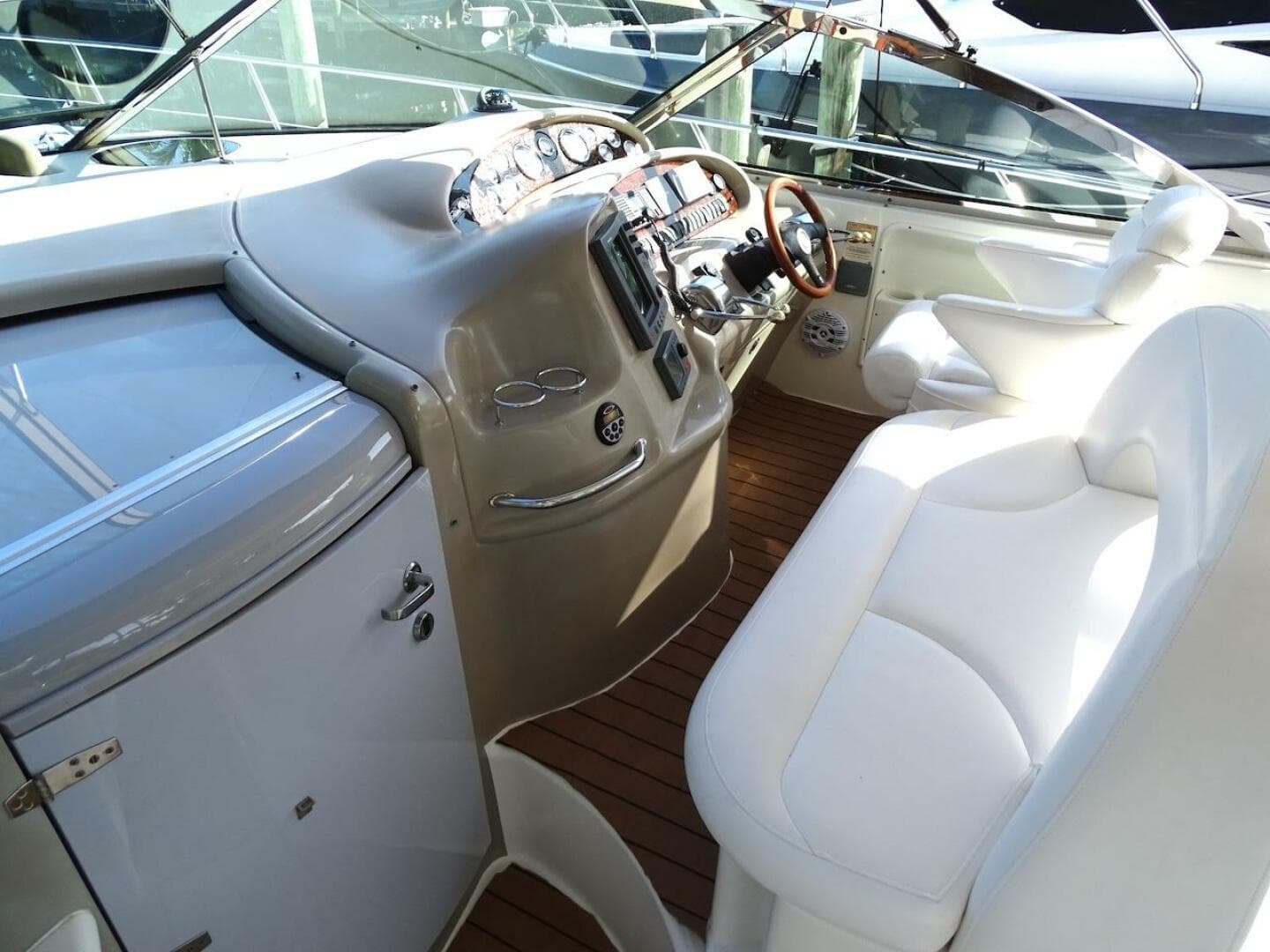 2001 Sea Ray 410 Sundancer — photo 22