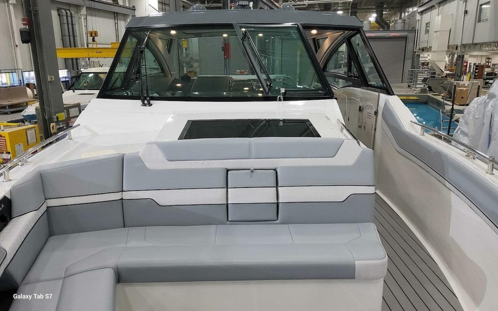 2024 Formula 430 Super Sport Crossover — photo 32