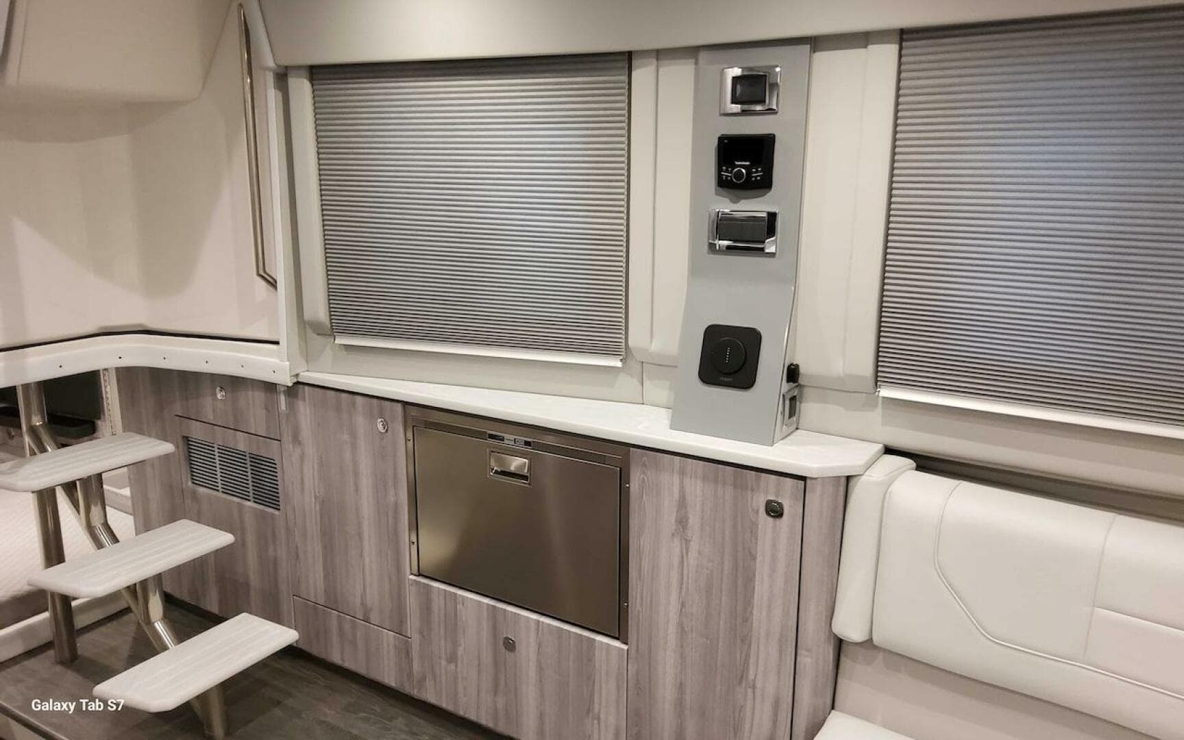 2024 Formula 430 Super Sport Crossover — photo 37