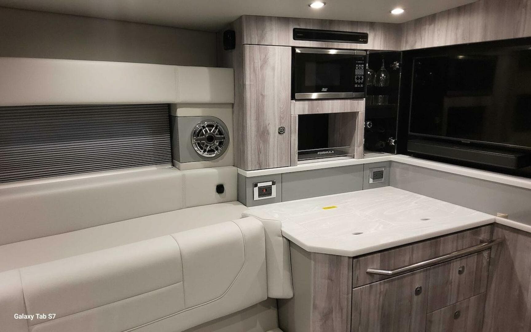 2024 Formula 430 Super Sport Crossover — photo 36