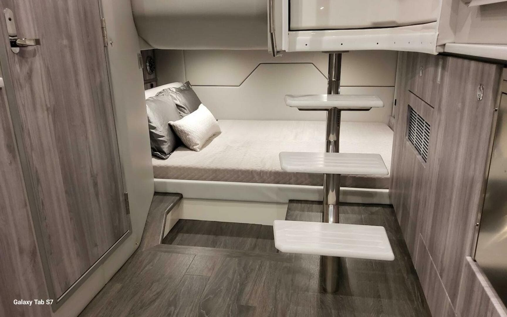 2024 Formula 430 Super Sport Crossover — photo 38