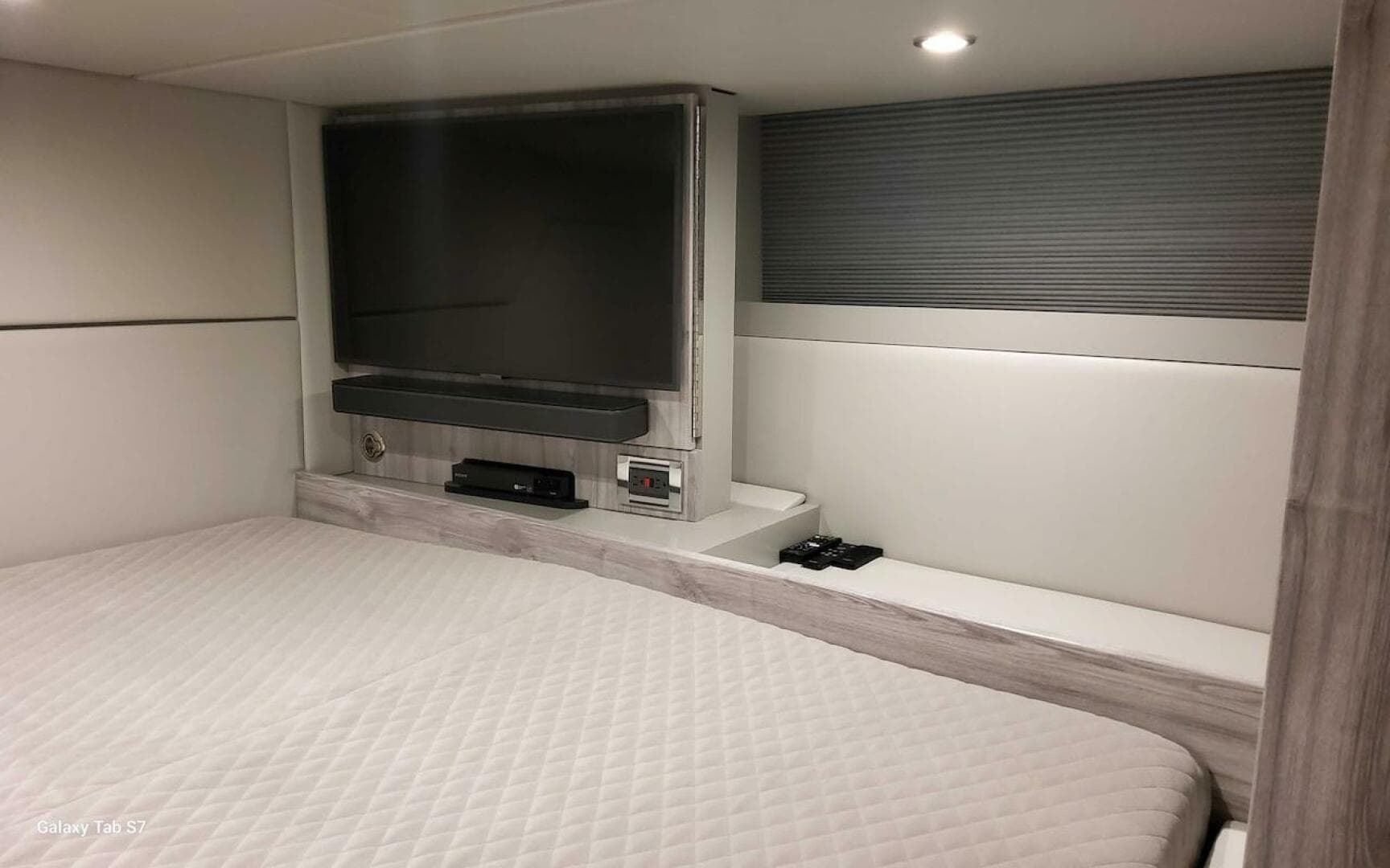 2024 Formula 430 Super Sport Crossover — photo 40