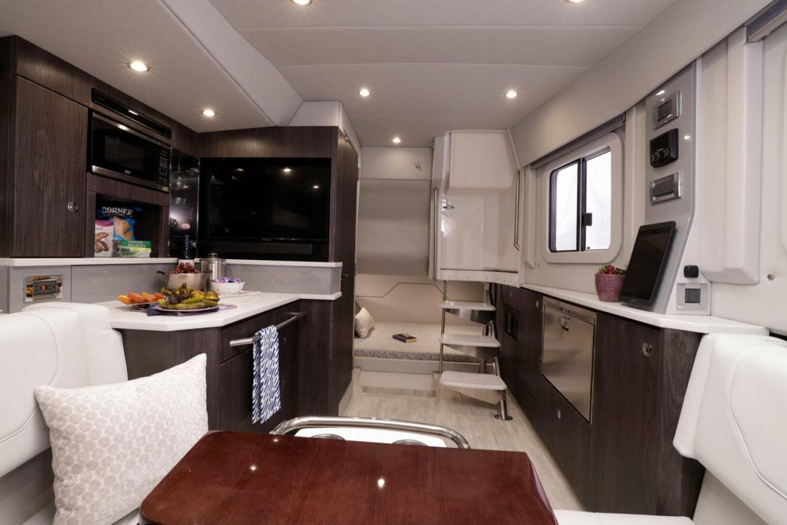 2024 Formula 430 Super Sport Crossover — photo 33