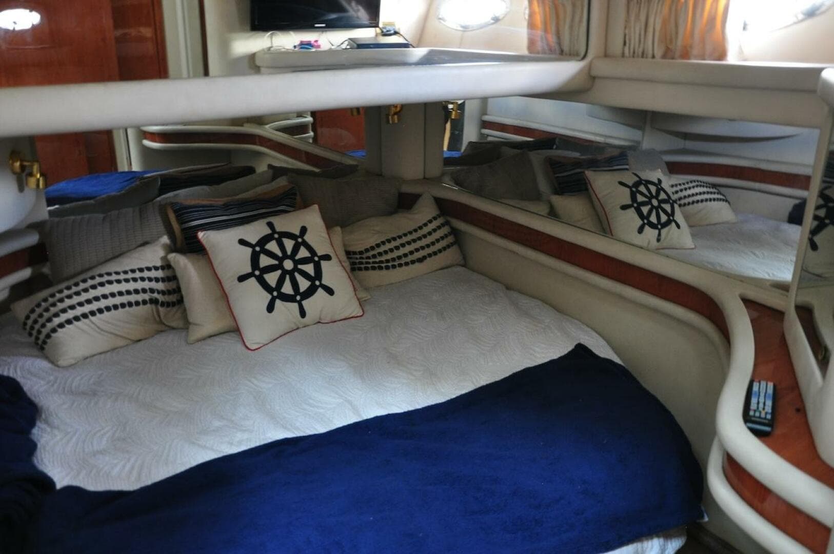 1998 Sea Ray 480 Sedan Bridge — photo 51