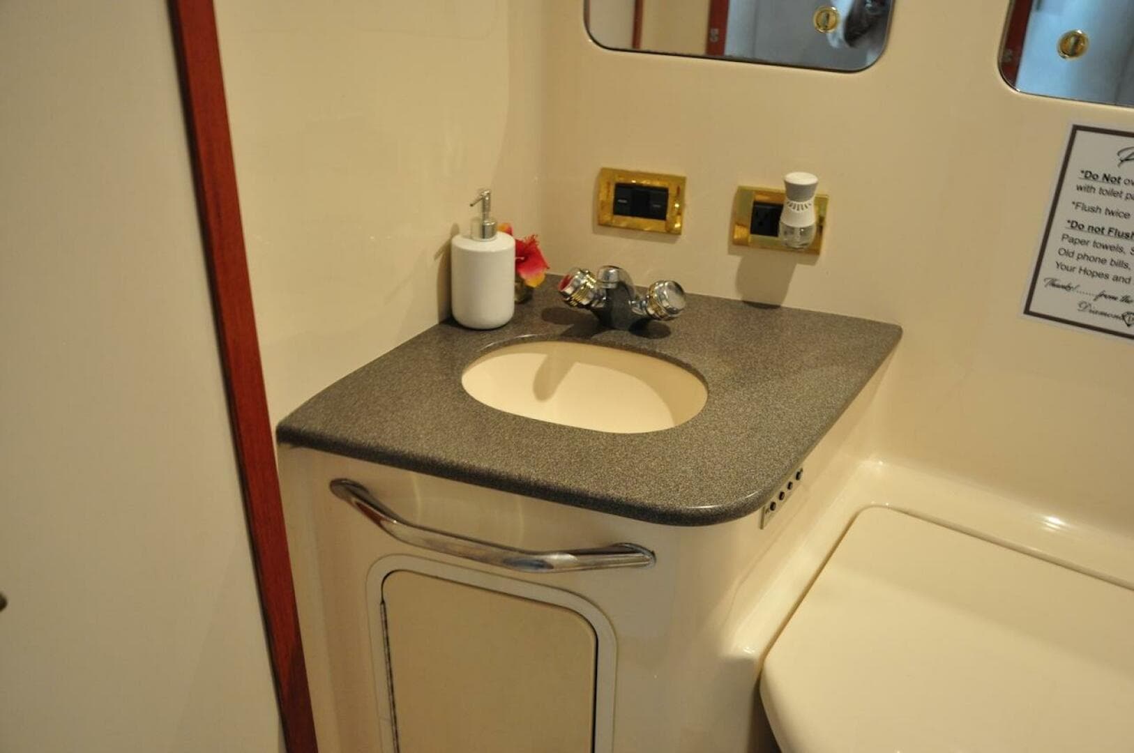 1998 Sea Ray 480 Sedan Bridge — photo 52