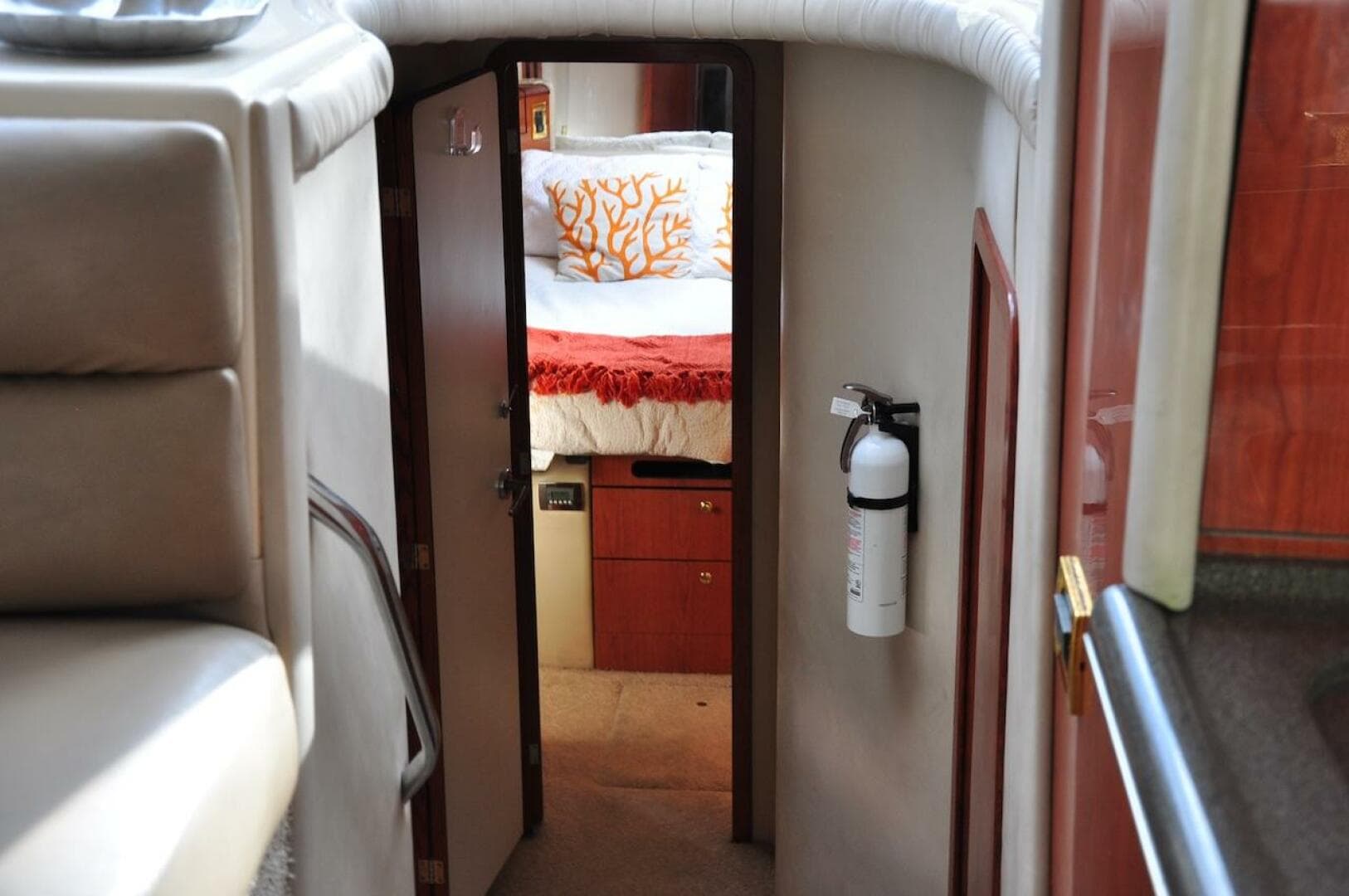 1998 Sea Ray 480 Sedan Bridge — photo 61