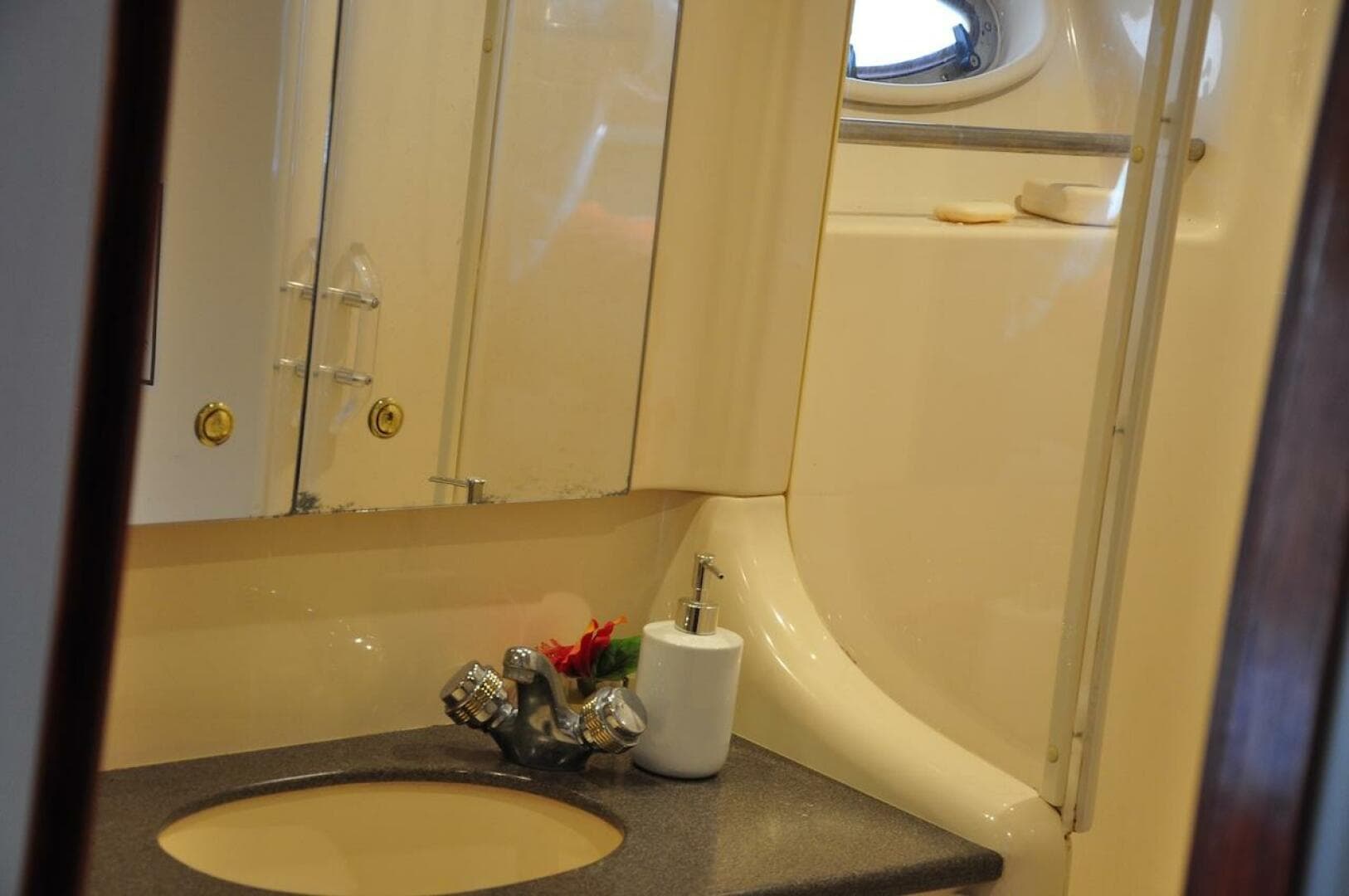 1998 Sea Ray 480 Sedan Bridge — photo 59