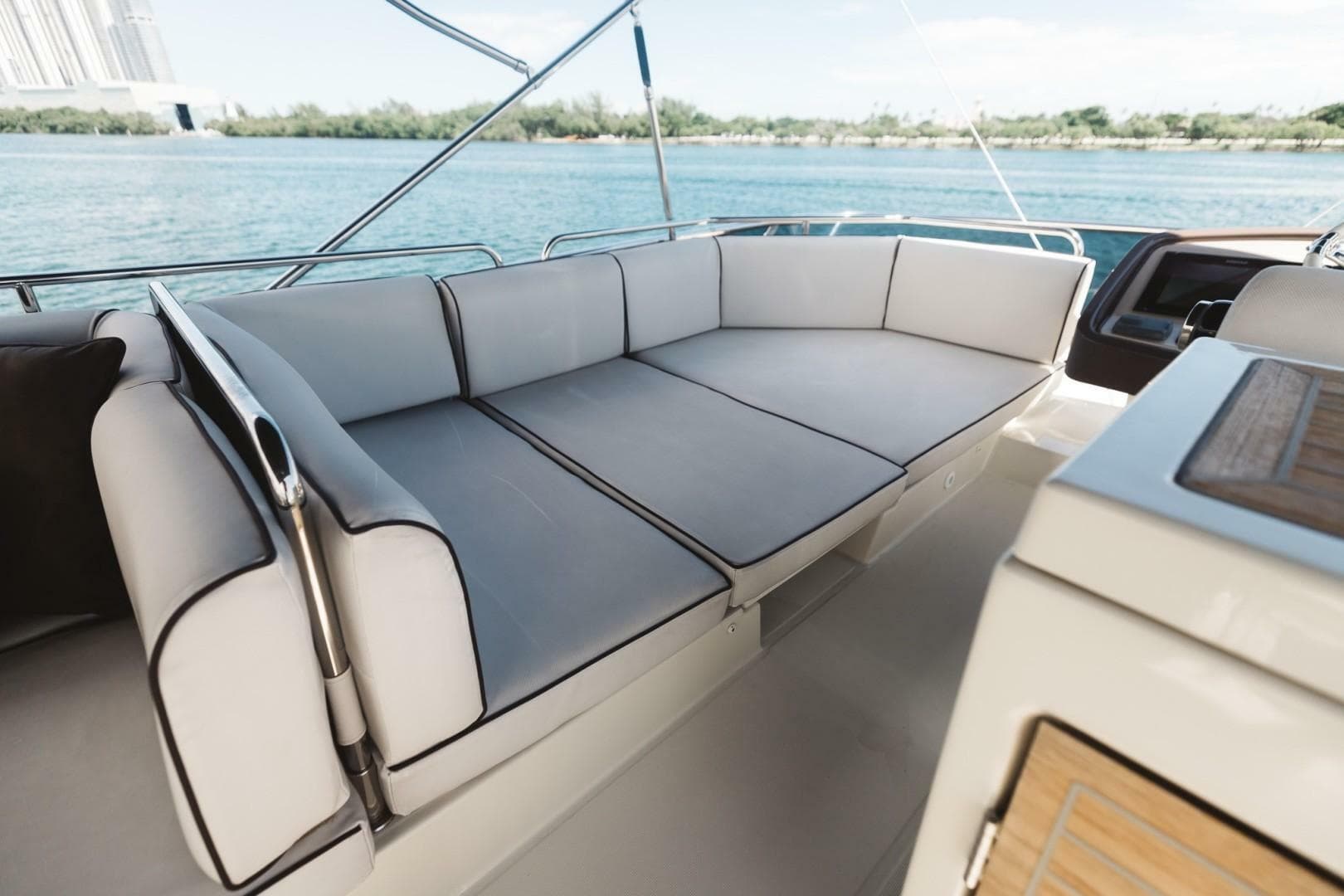 2015 Beneteau Monte Carlo 5 — photo 11