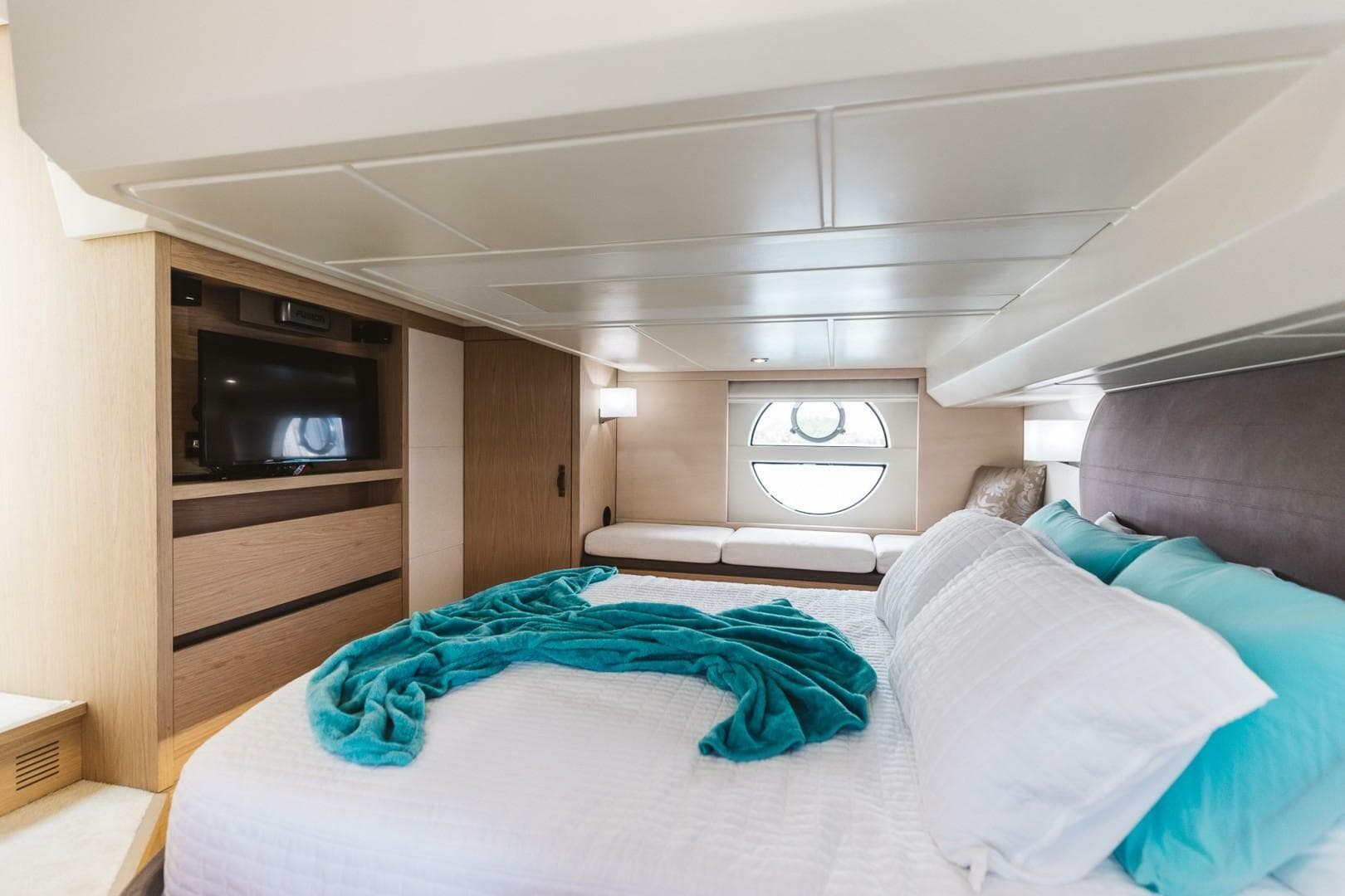 2015 Beneteau Monte Carlo 5 — photo 24