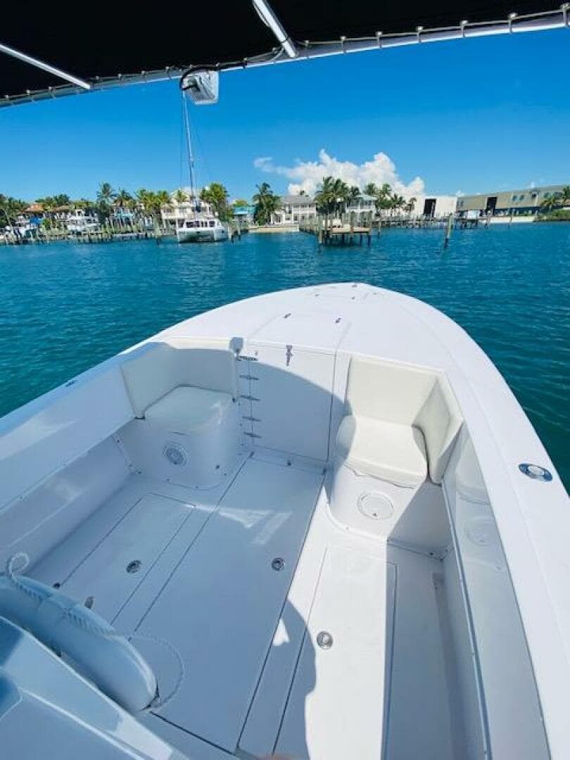 2004 Contender 31 Cuddy — photo 23