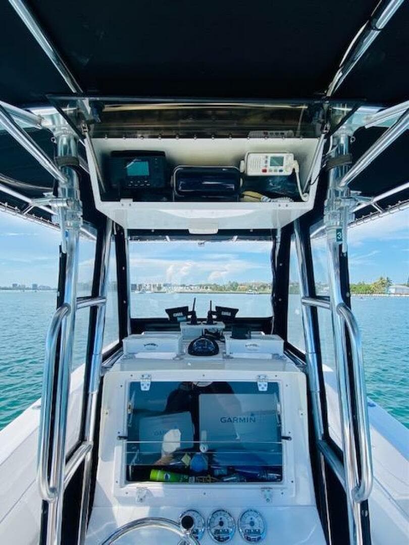 2004 Contender 31 Cuddy — photo 35