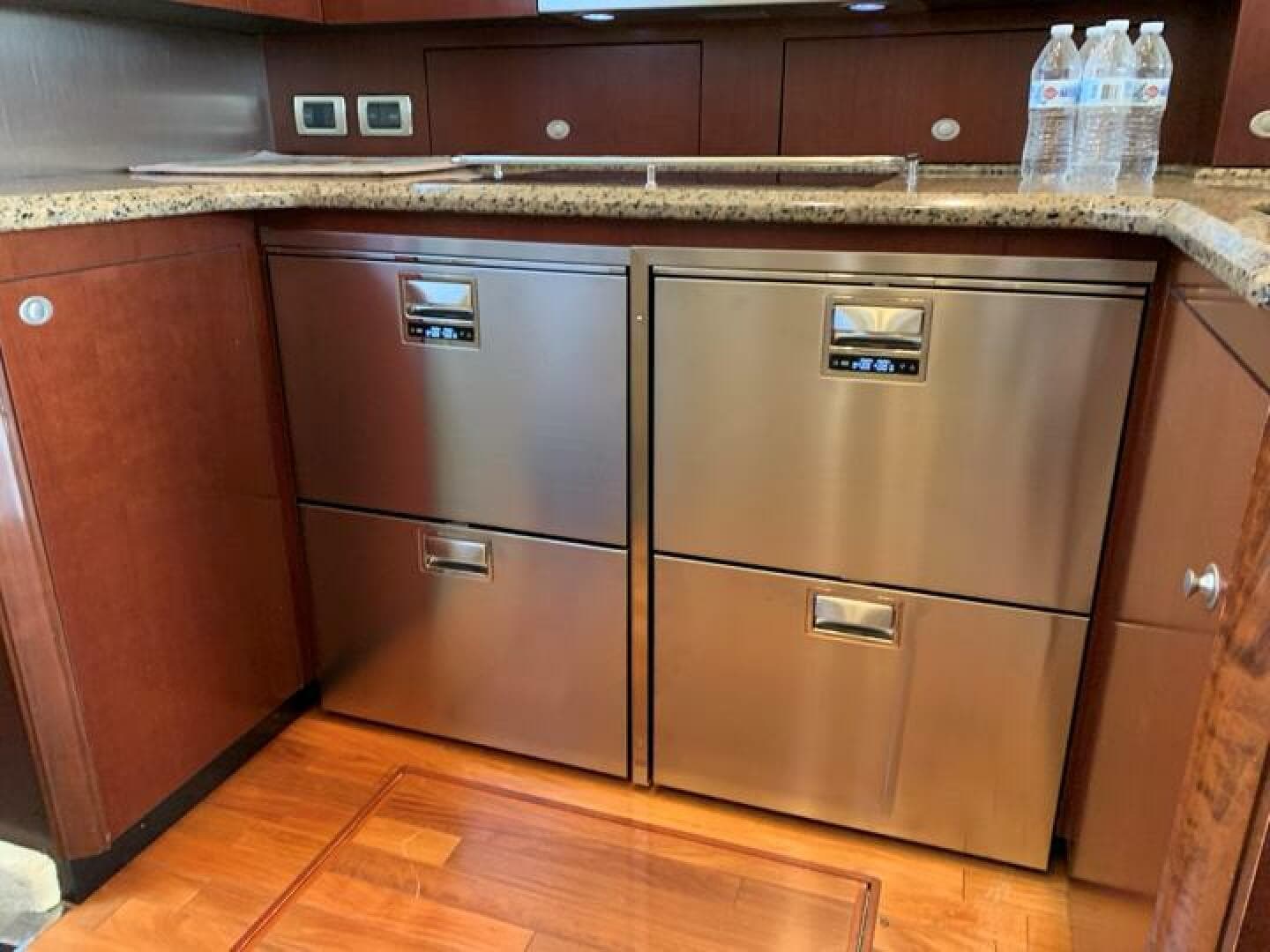 2006 Sea Ray 52 Sedan Bridge — photo 2