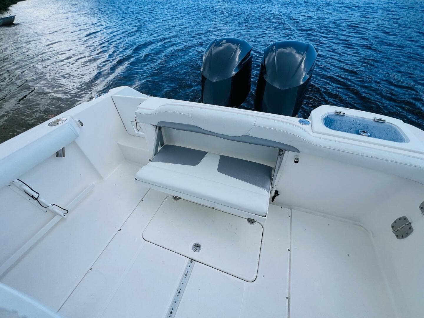 2012 Everglades 295 Center Console — photo 22