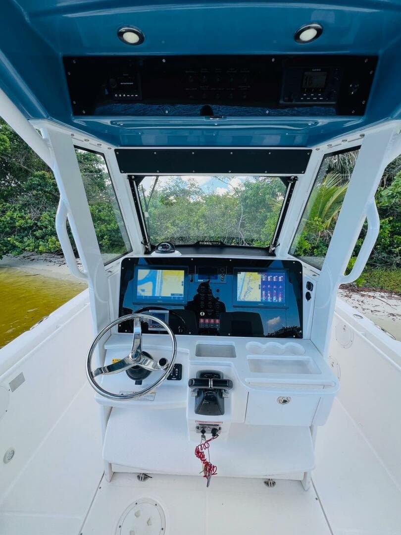 2012 Everglades 295 Center Console — photo 29