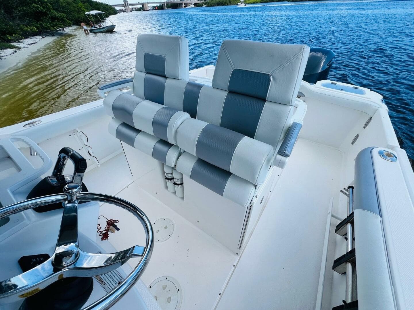 2012 Everglades 295 Center Console — photo 20