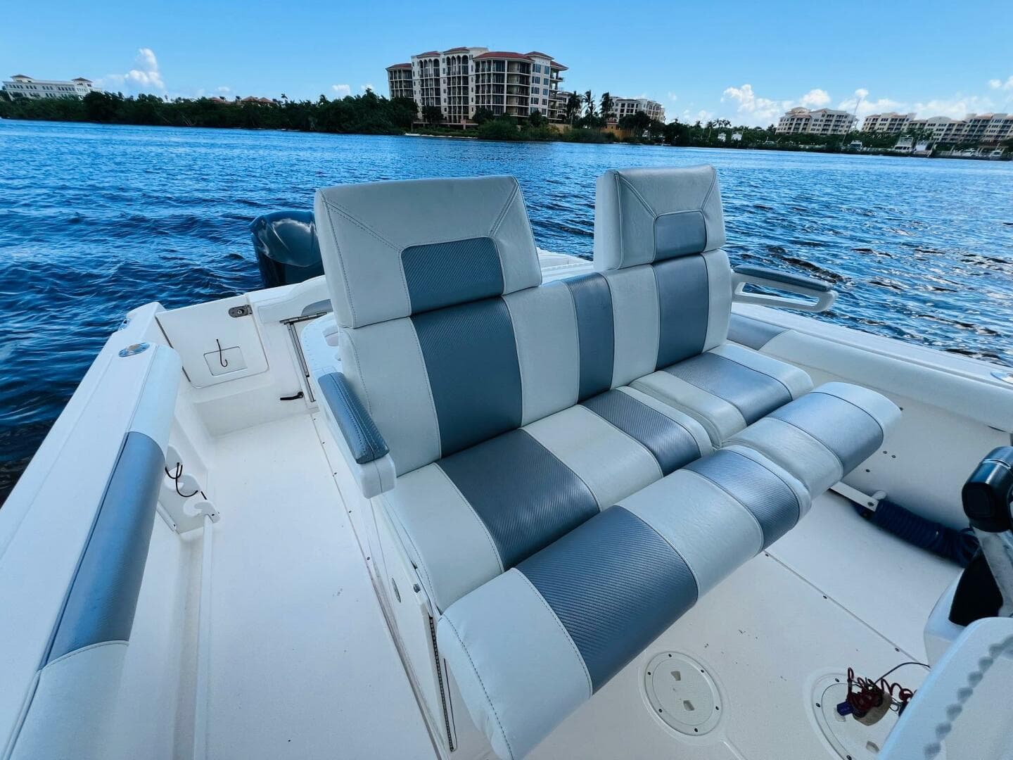 2012 Everglades 295 Center Console — photo 25