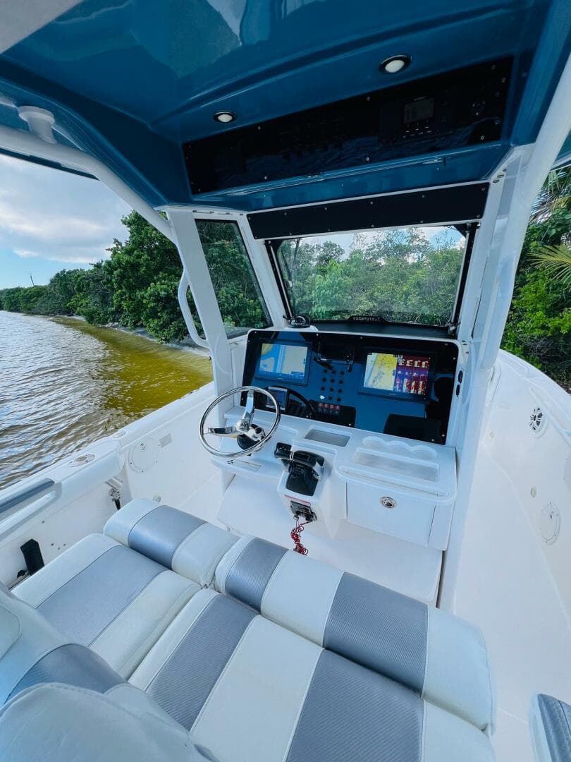 2012 Everglades 295 Center Console — photo 27