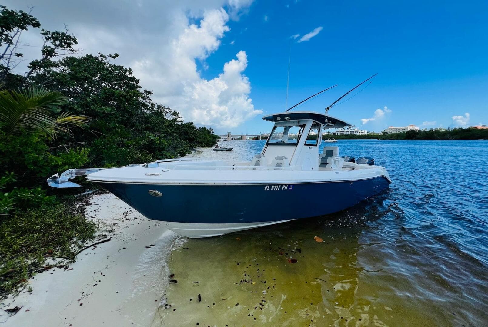 2012 Everglades 295 Center Console — photo 4
