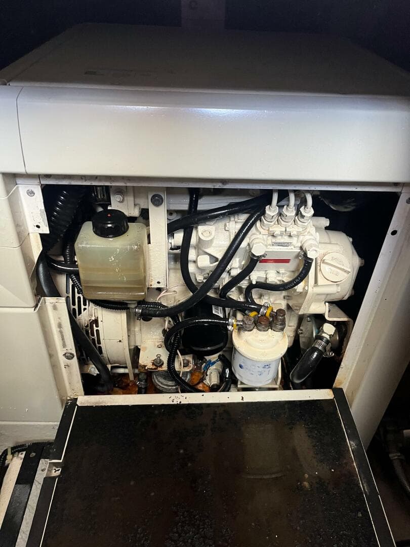 2000 Carver 396 — photo 37