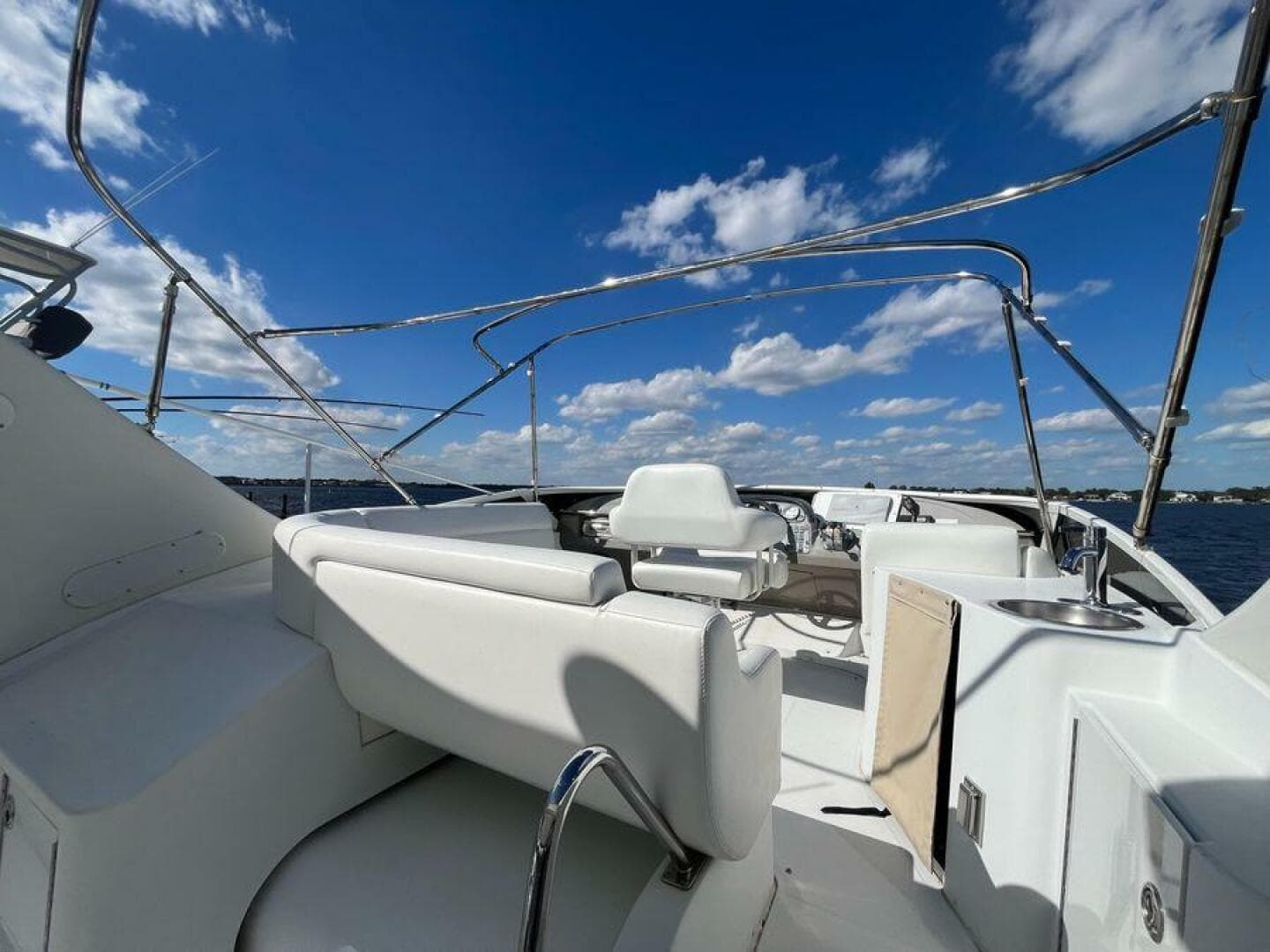 2000 Carver 396 — photo 17