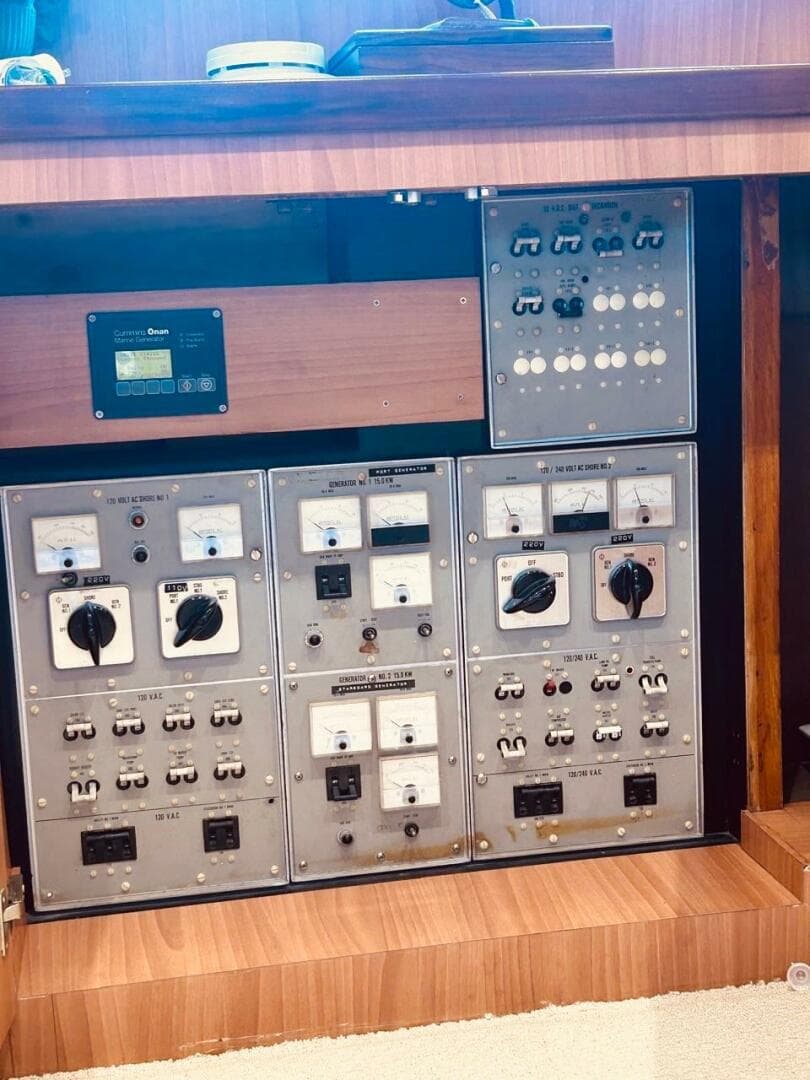 1988 Bertram 54 — photo 60