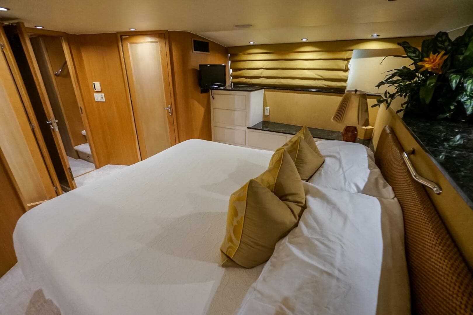 1989 Hatteras 80 Cockpit — photo 20