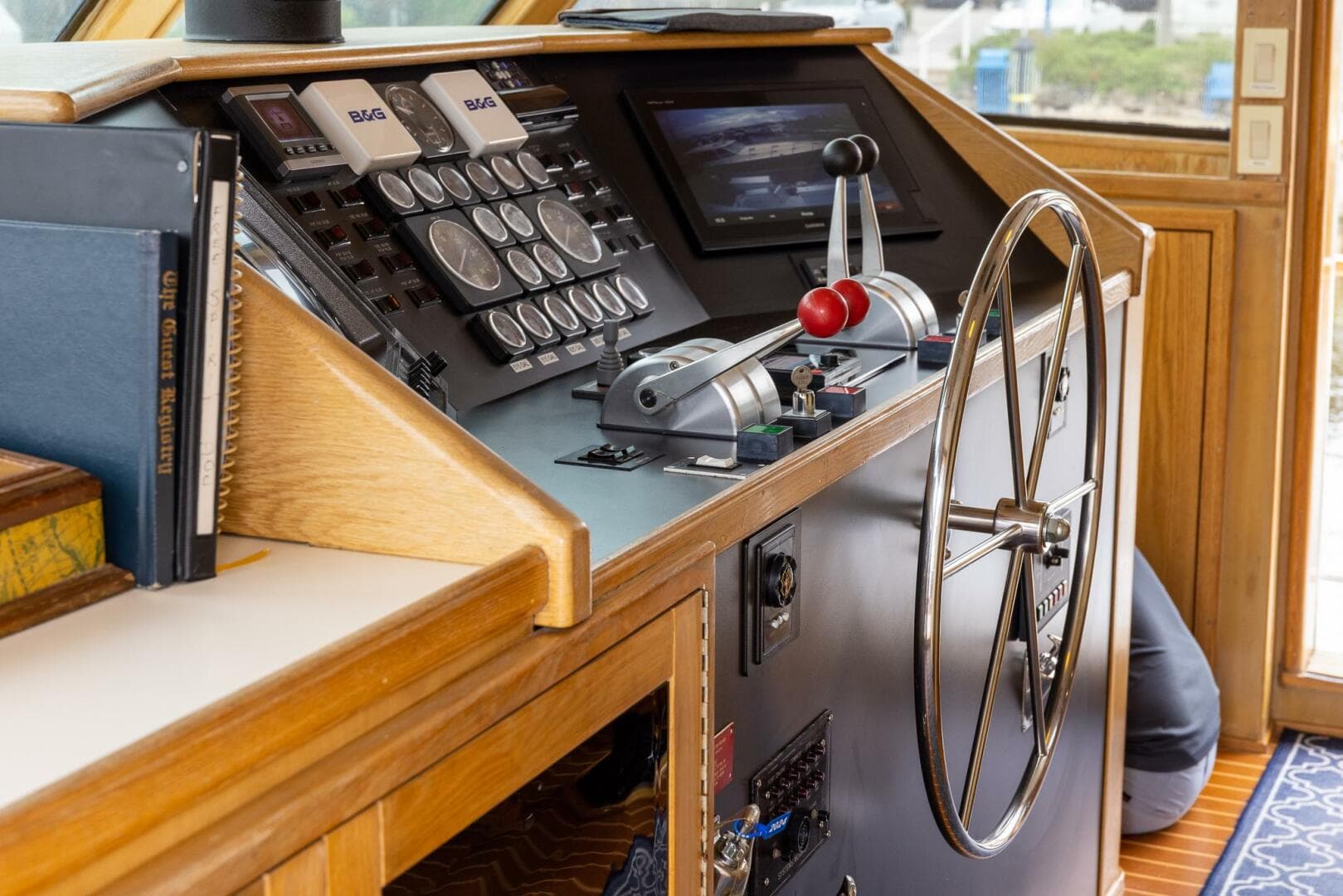 1989 Hatteras 80 Cockpit — photo 11