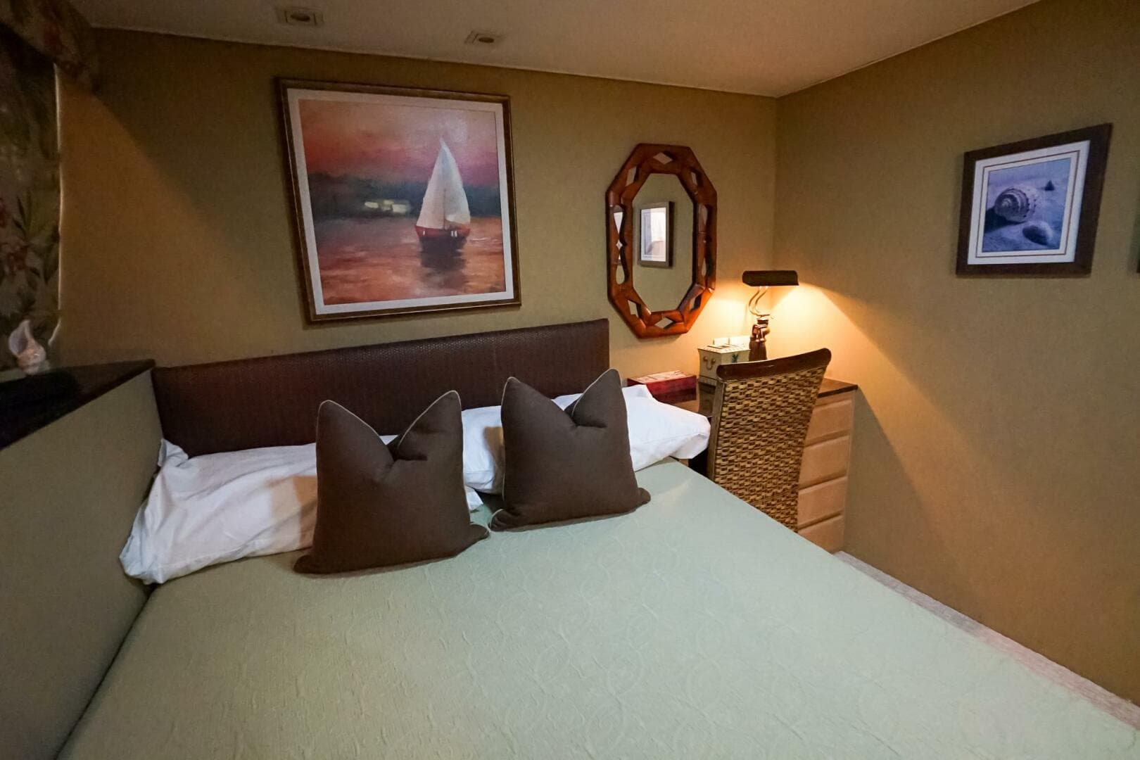 1989 Hatteras 80 Cockpit — photo 23