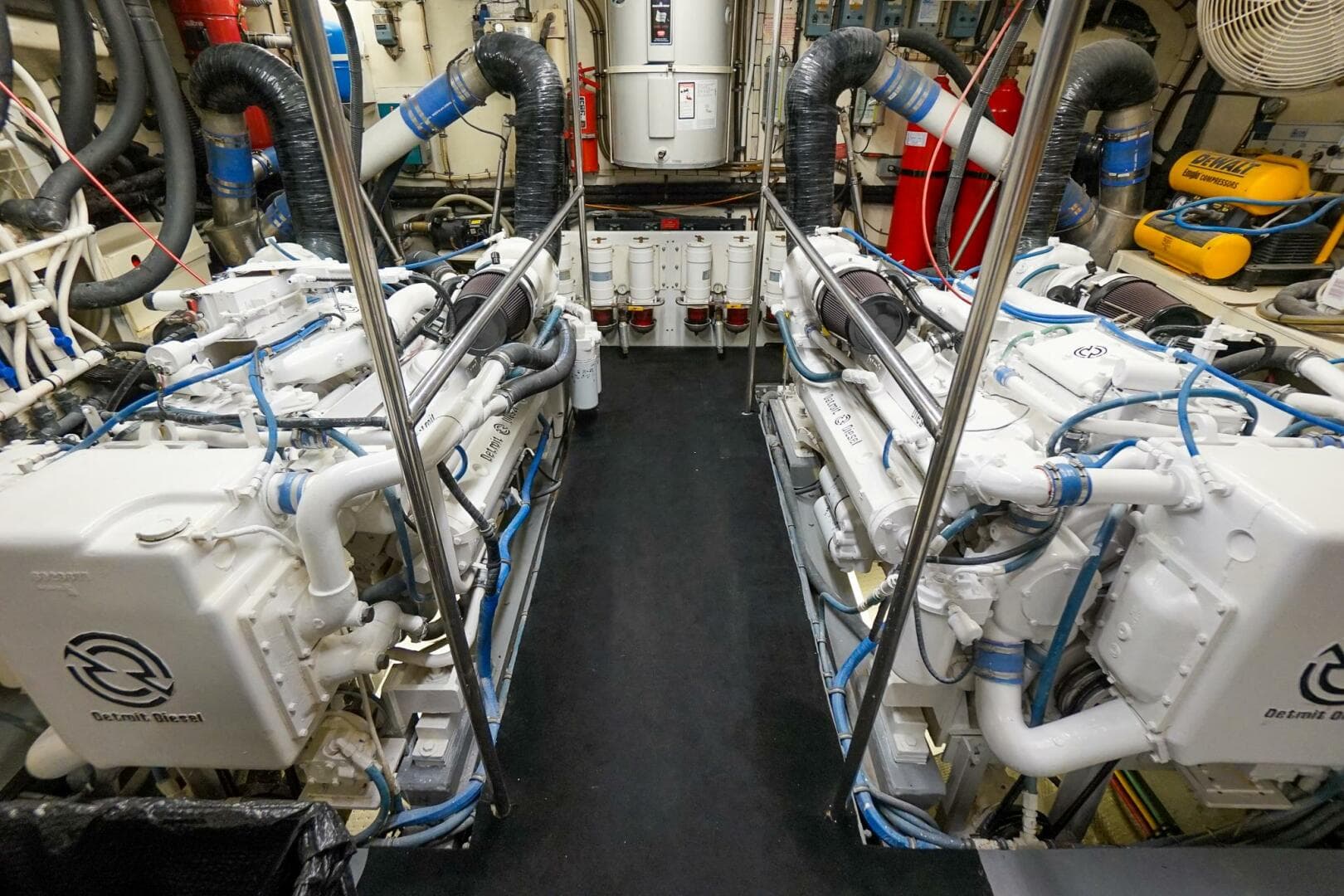 1989 Hatteras 80 Cockpit — photo 57