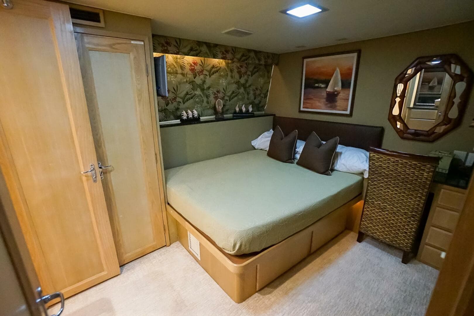 1989 Hatteras 80 Cockpit — photo 22