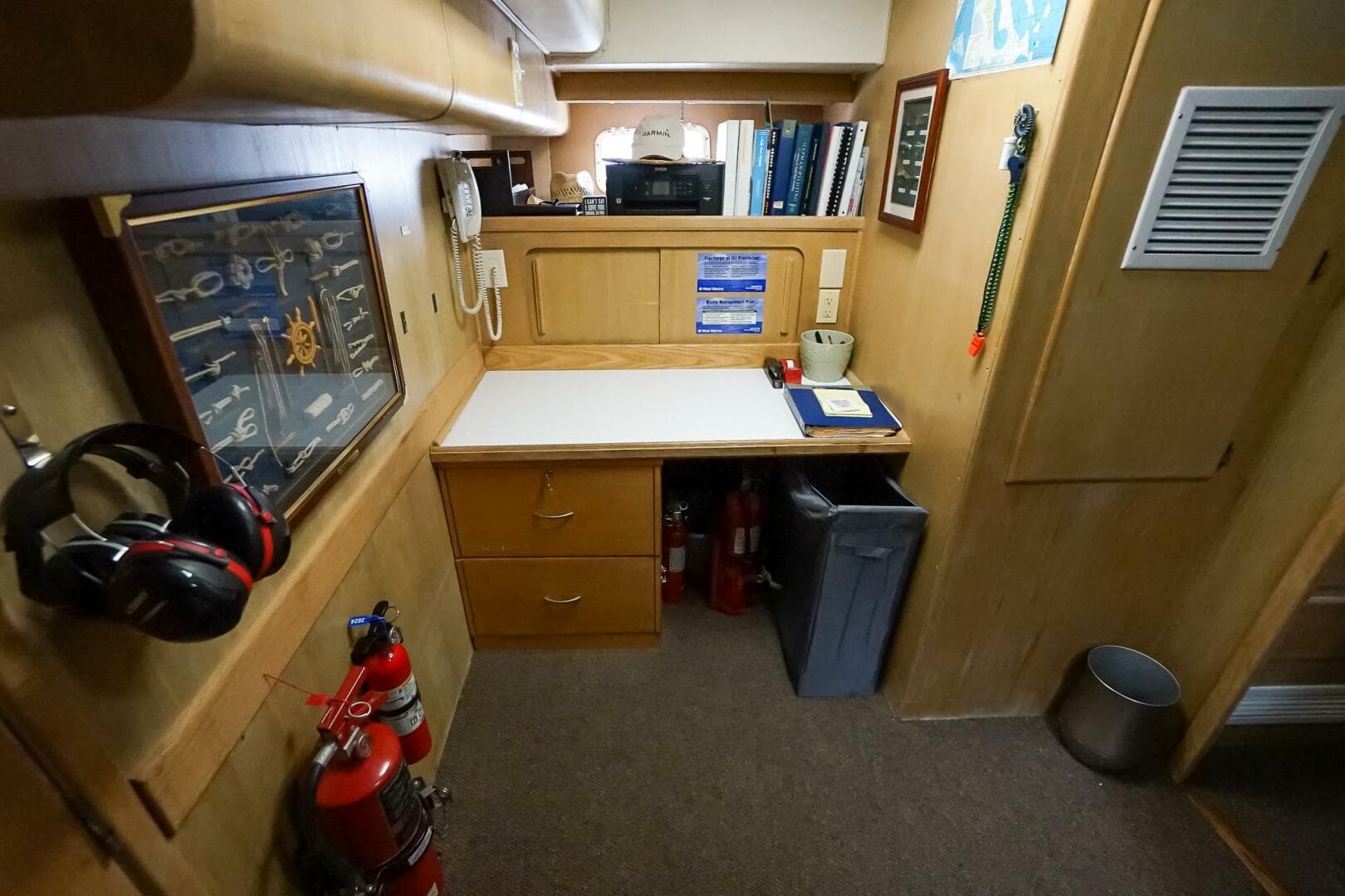 1989 Hatteras 80 Cockpit — photo 44