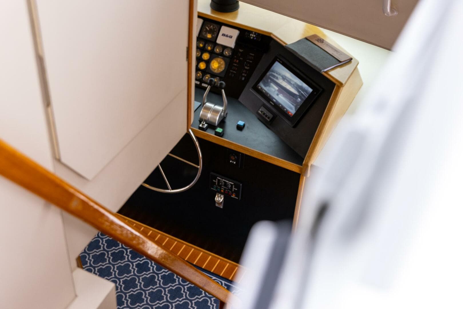 1989 Hatteras 80 Cockpit — photo 14