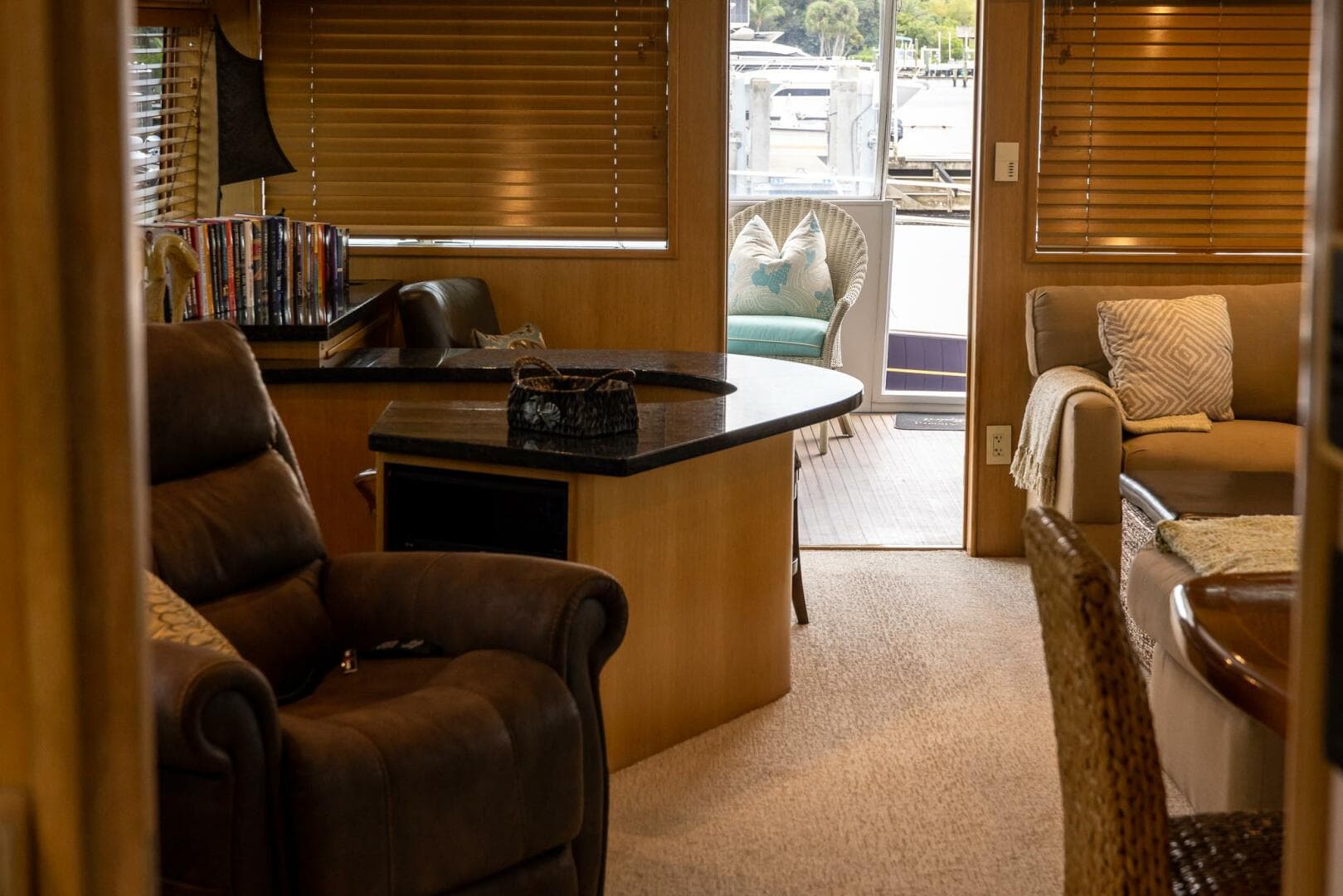 1989 Hatteras 80 Cockpit — photo 12