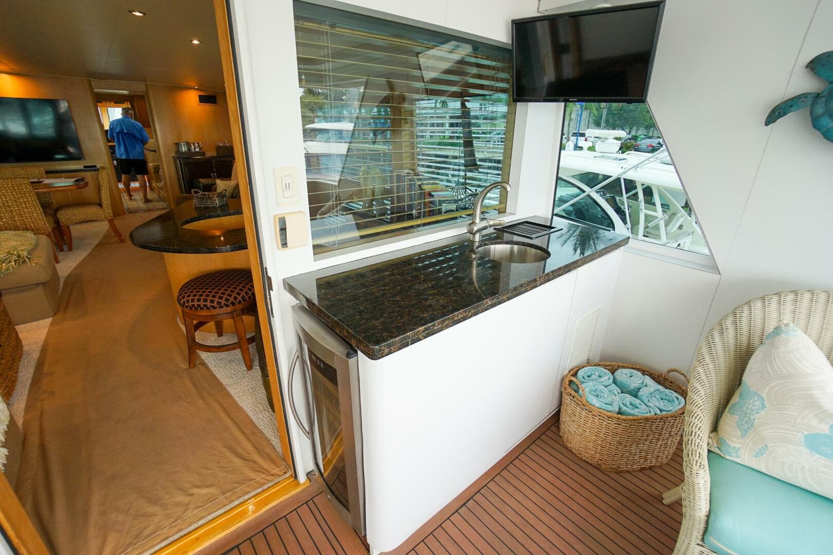 1989 Hatteras 80 Cockpit — photo 30