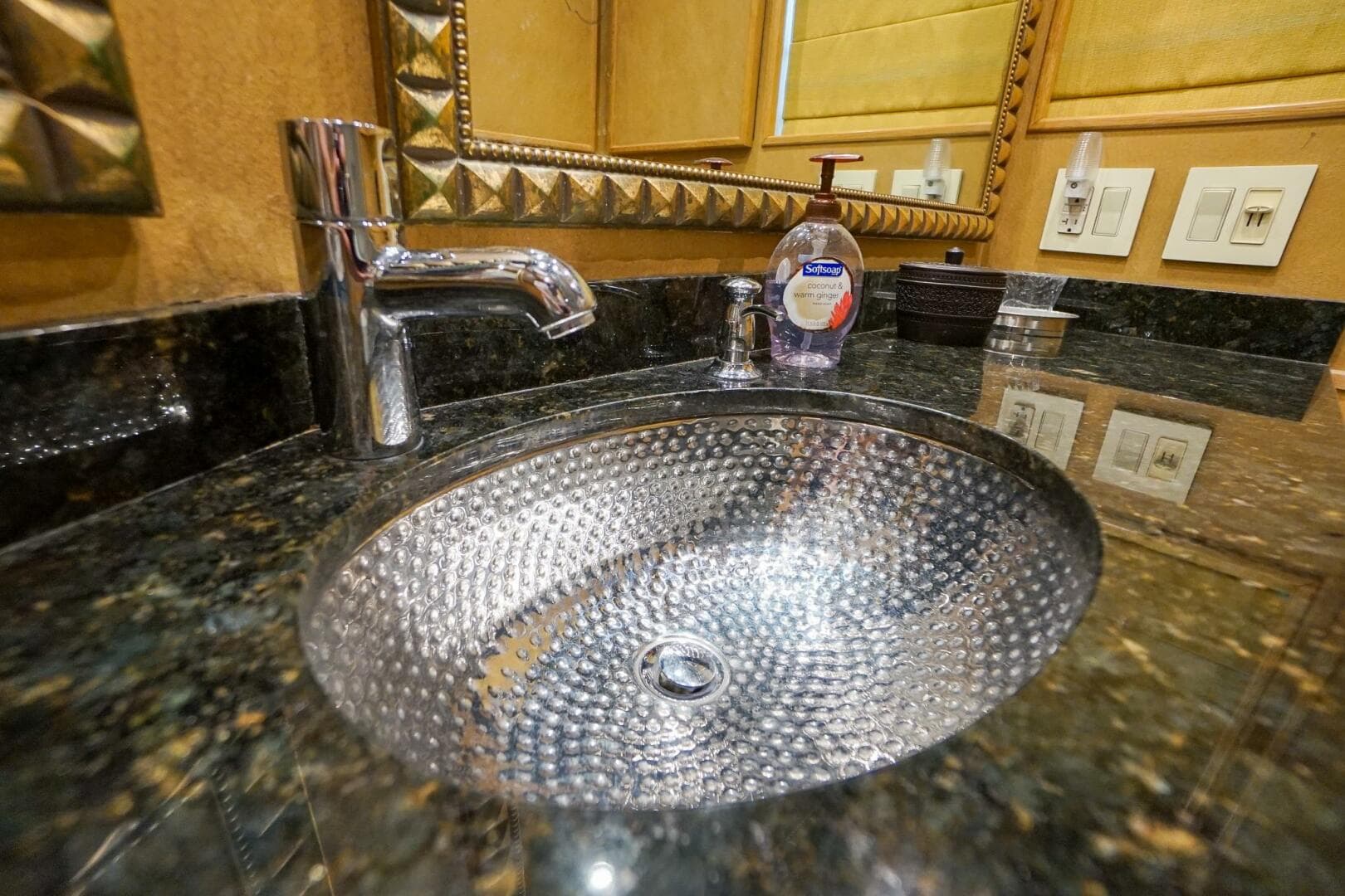 1989 Hatteras 80 Cockpit — photo 16