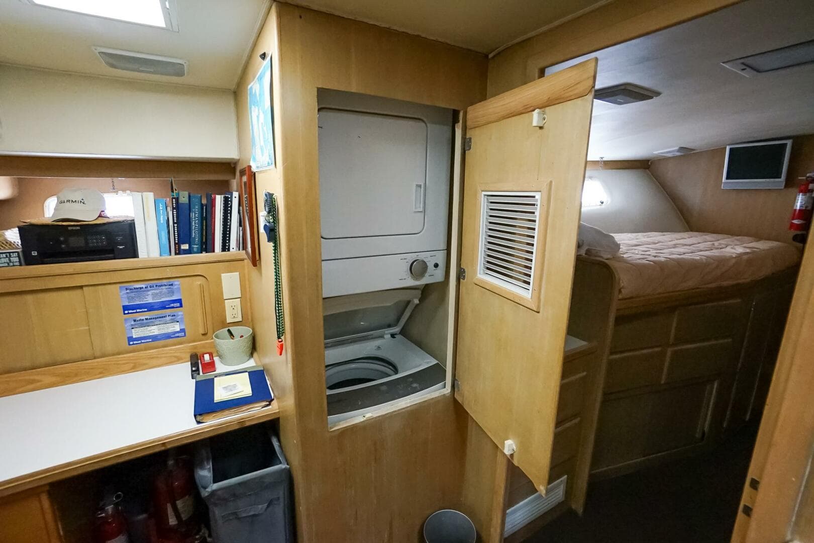 1989 Hatteras 80 Cockpit — photo 42