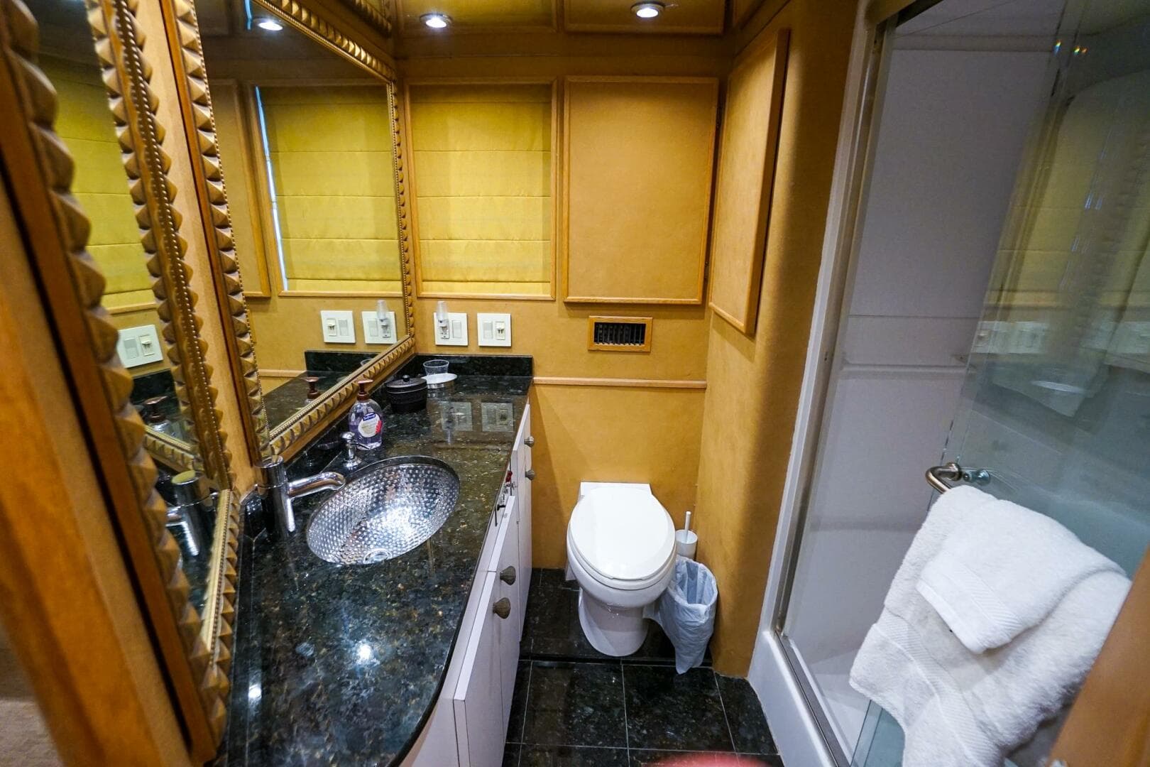 1989 Hatteras 80 Cockpit — photo 15