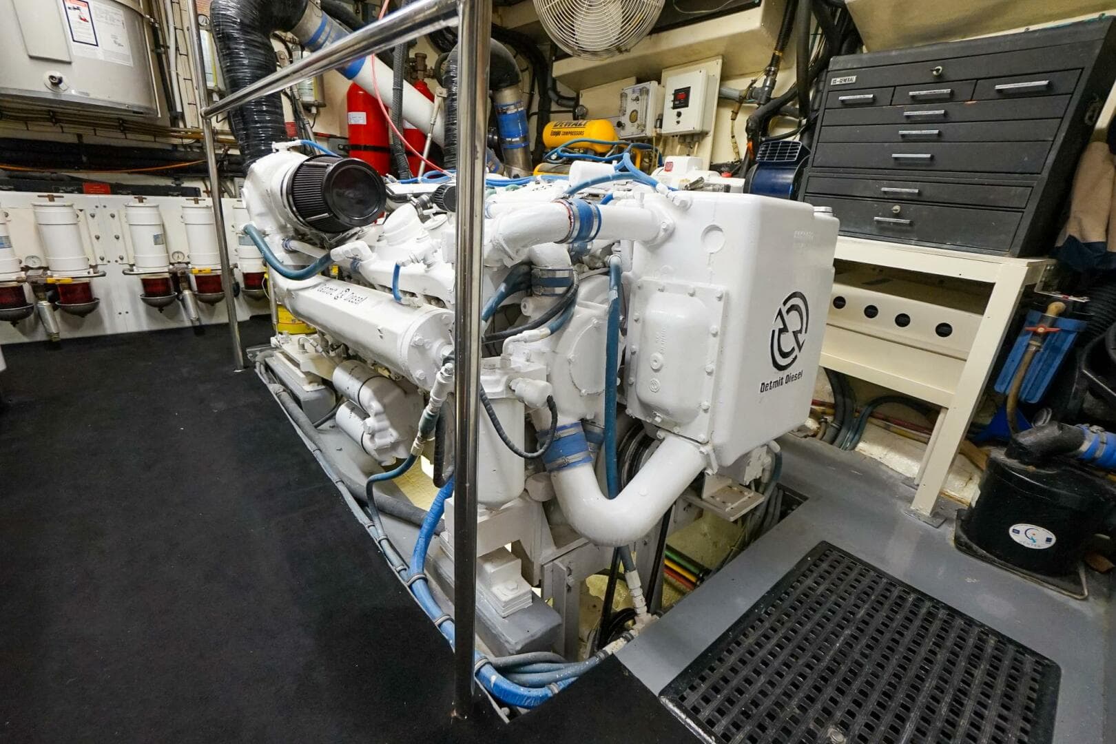 1989 Hatteras 80 Cockpit — photo 58