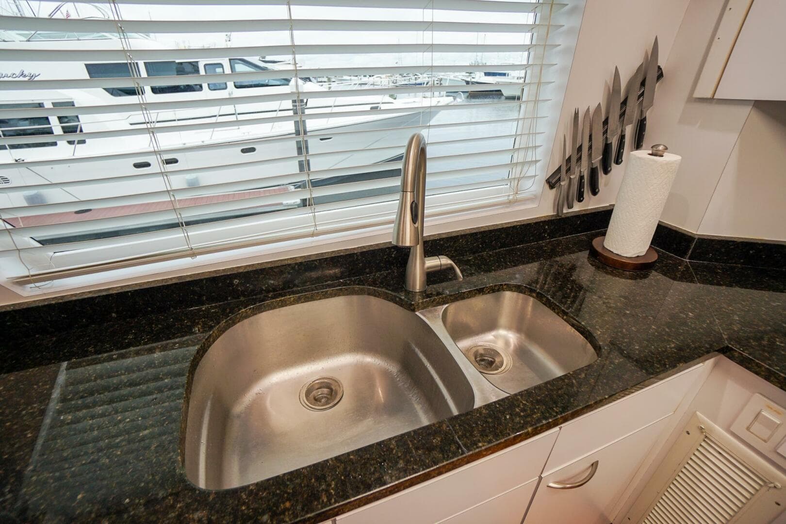 1989 Hatteras 80 Cockpit — photo 50