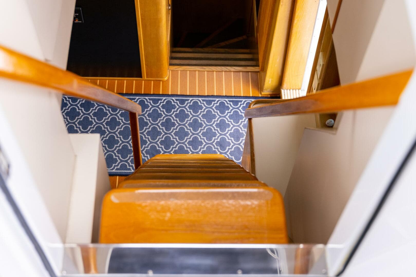 1989 Hatteras 80 Cockpit — photo 13