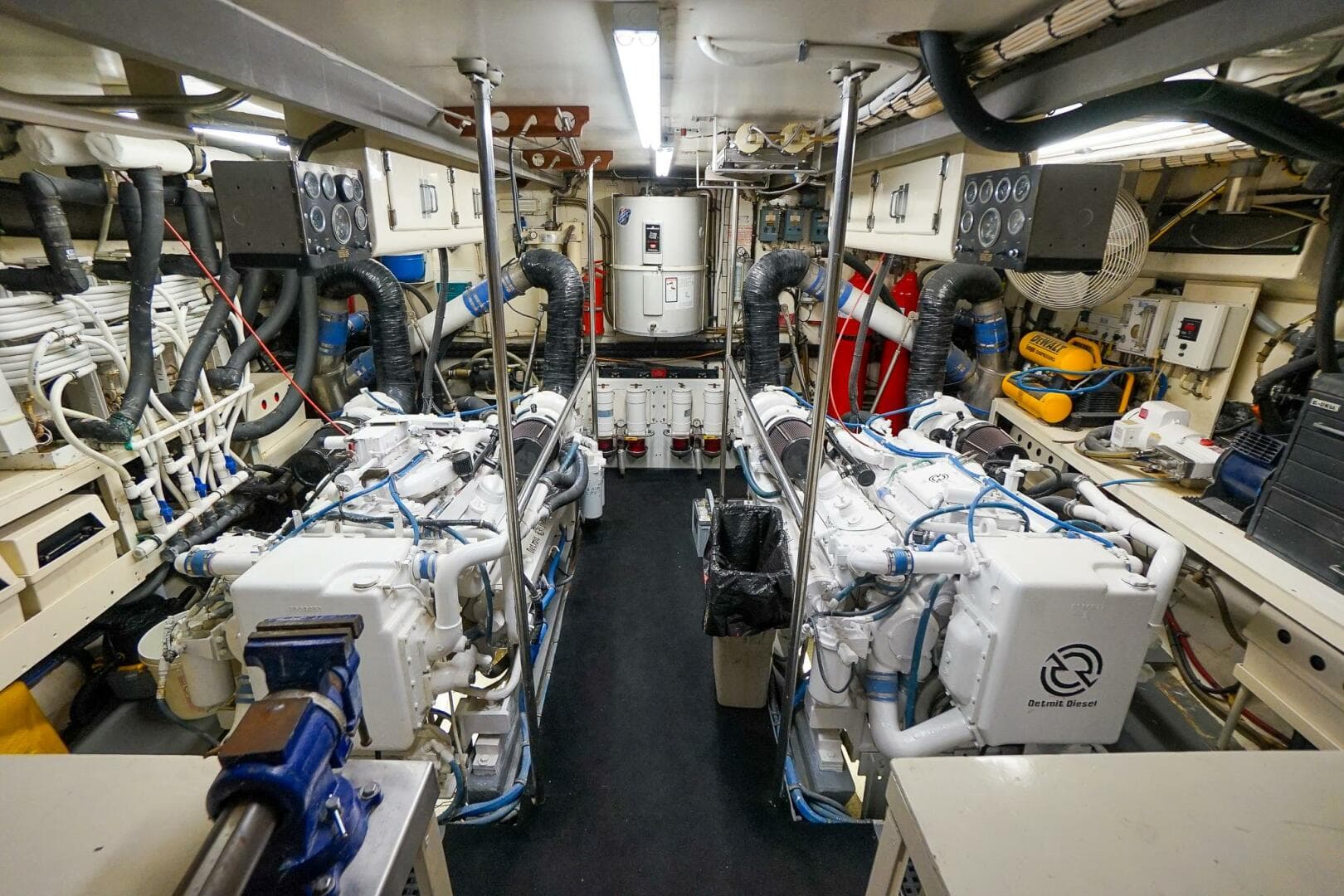 1989 Hatteras 80 Cockpit — photo 55