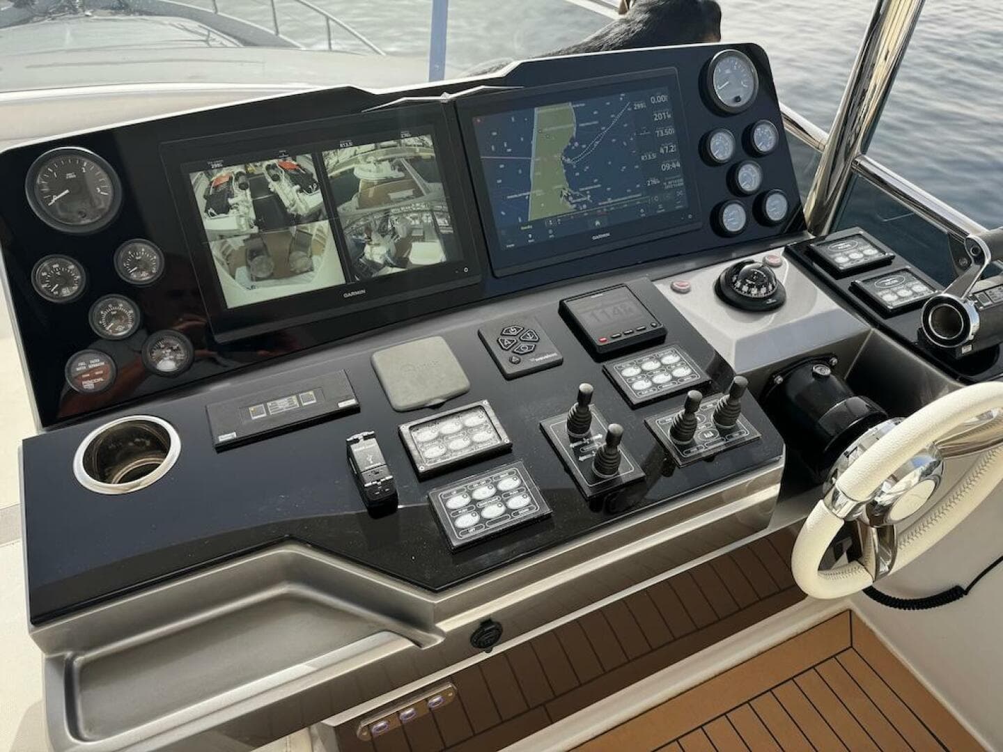 2009 Aicon 64 — photo 28