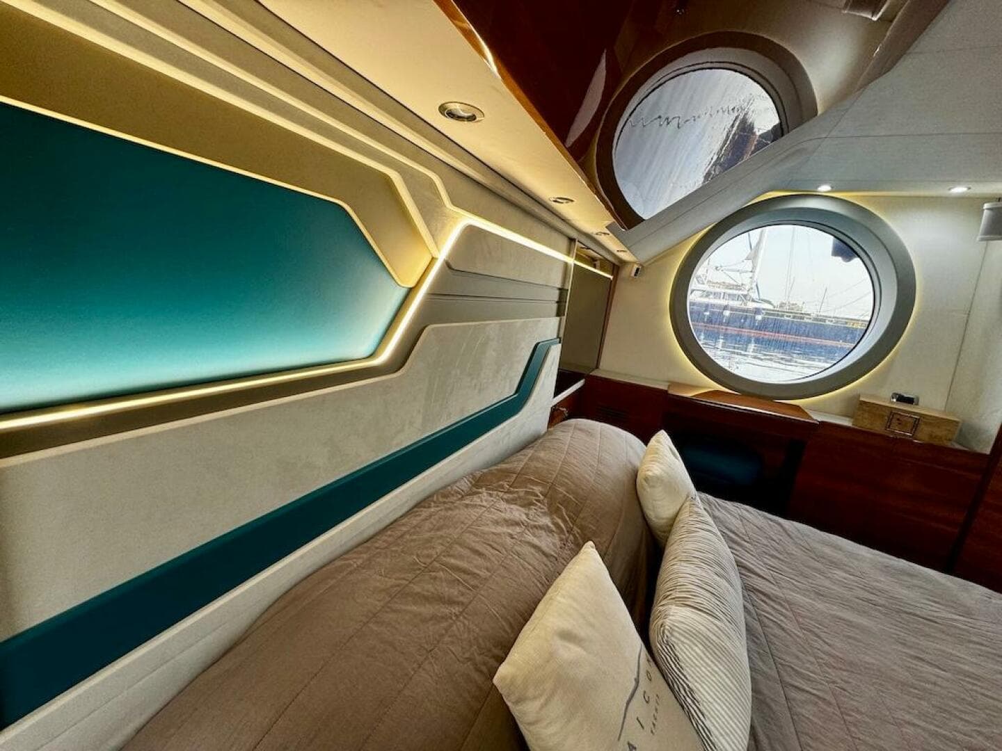 2009 Aicon 64 — photo 69